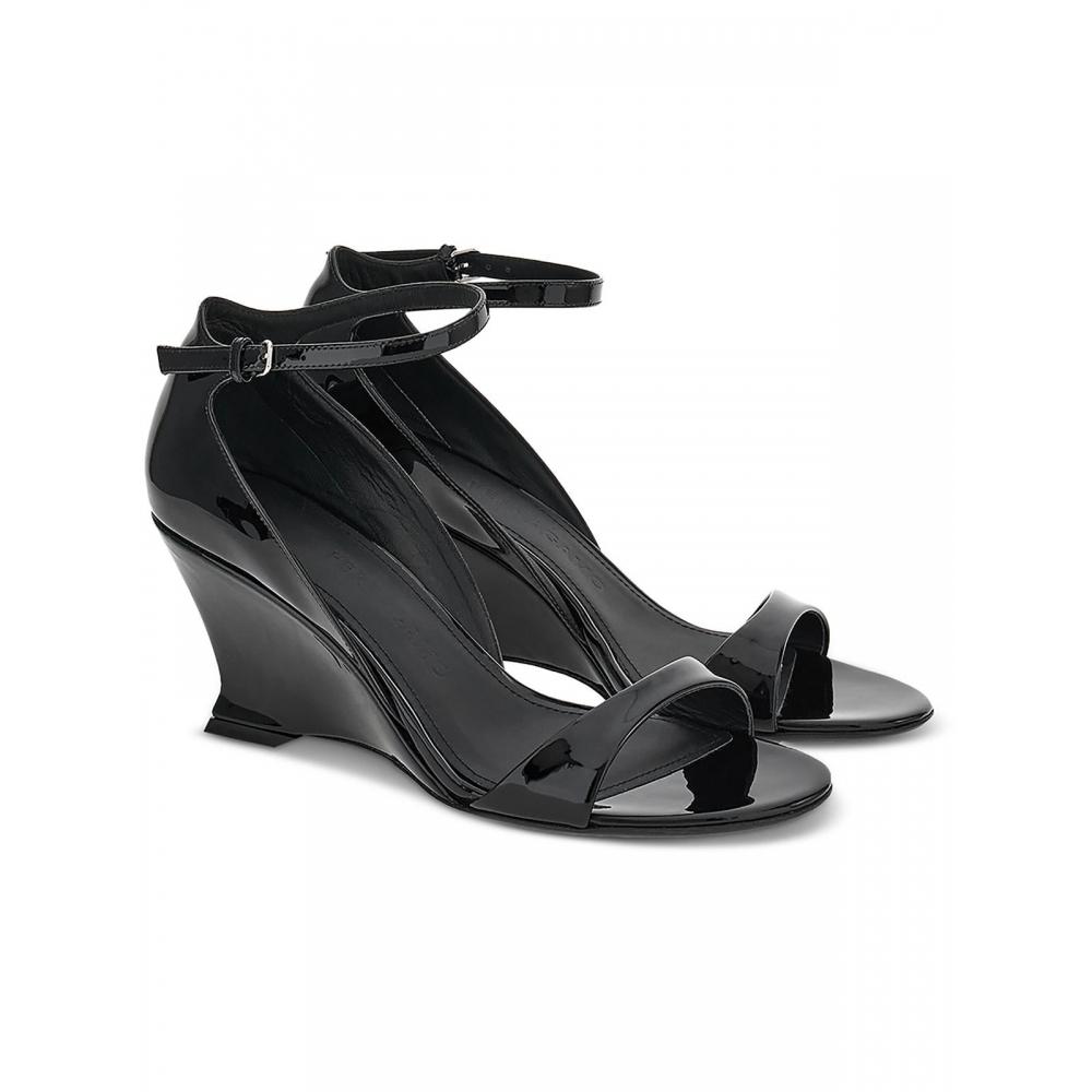 Salvatore Ferragamo Vidette Womens Patent Leather Adjustable Wedge Sandals Black US 6/Wide
Salvatore Ferragamo Vidette Womens Patent Leather Adjustable Wedge Sandals Black US 6/Wide