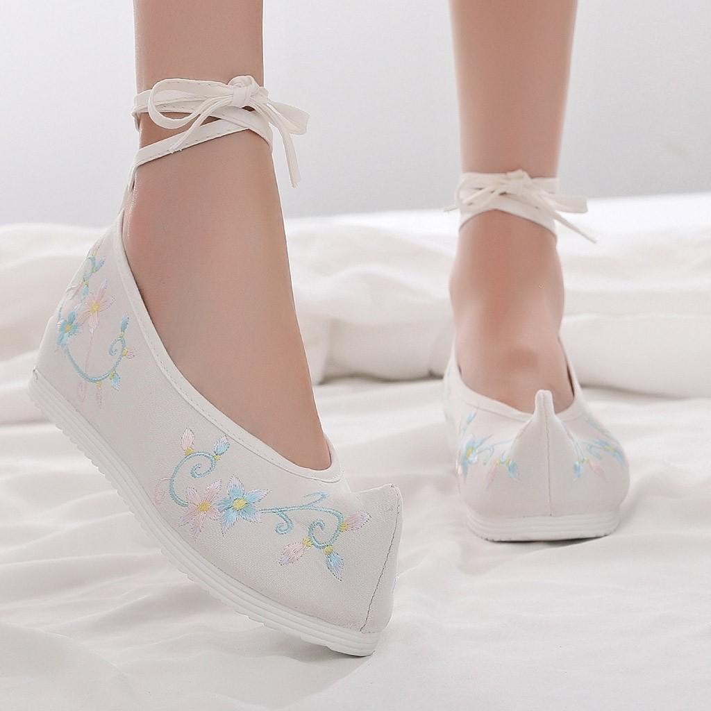 Женские туфли Sagit с вышивкой гиацинта, повседневная обувь в стиле ретро с мягкой подошвой
Женские туфли Sagit с вышивкой гиацинта, повседневная обувь в стиле ретро с мягкой подошвой