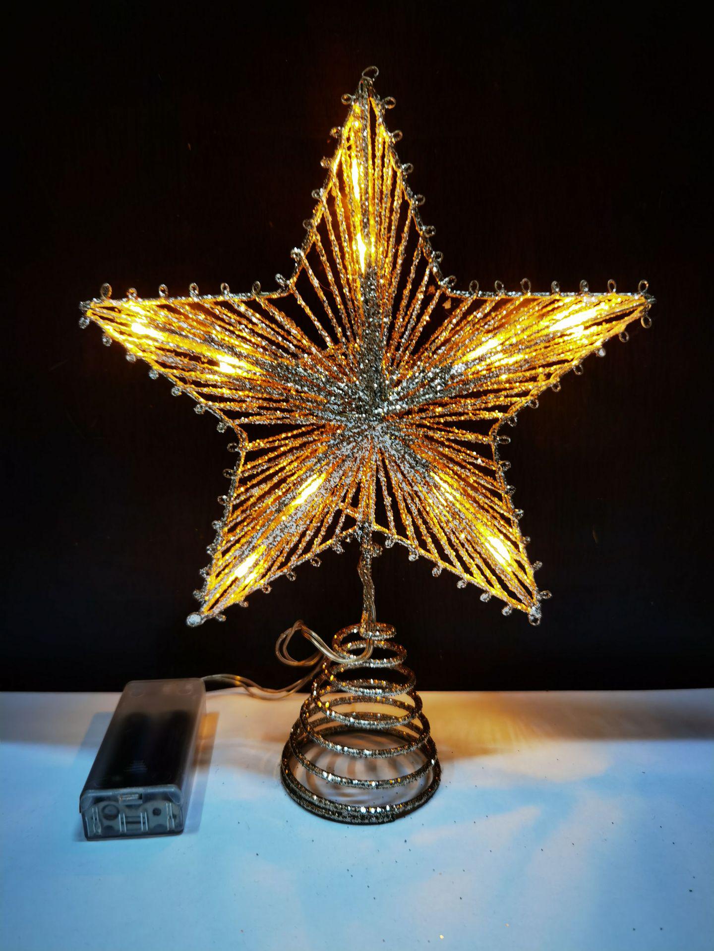 Светодиодное светящееся кованое железо пятиконечная звезда верхушка для елки украшение
Светодиодное светящееся кованое железо пятиконечная звезда верхушка для елки украшение