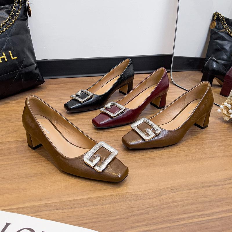 French thick heel high heels are not tired of feet 2025 new spring and autumn large size women s shoes rhinestone buckle burgundy light mouth single s 42 коричневий
French thick heel high heels are not tired of feet 2025 new spring and autumn large size women s shoes rhinestone buckle burgundy light mouth single s 42 коричневий