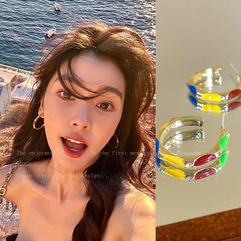 Diamond drop oil round earrings simple high-end temperament earrings niche fashion versatile earrings
Diamond drop oil round earrings simple high-end temperament earrings niche fashion versatile earrings