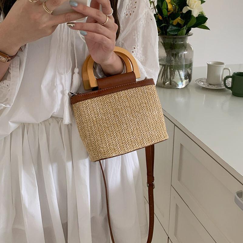 Маленькая женская сумка Seaside Niche Crossbody Bag Woven Женская сумка-тоут Bucket коричневый
Маленькая женская сумка Seaside Niche Crossbody Bag Woven Женская сумка-тоут Bucket коричневый