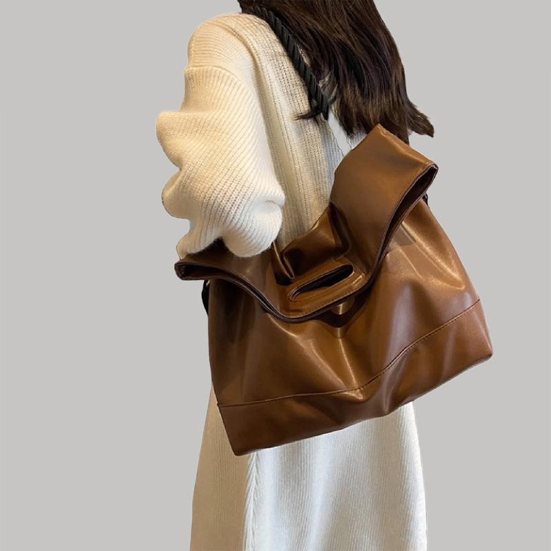 Tote bag new women s bag summer fashion messenger bag retro large capacity shoulder commuter armpit bag коричневый
Tote bag new women s bag summer fashion messenger bag retro large capacity shoulder commuter armpit bag коричневый
