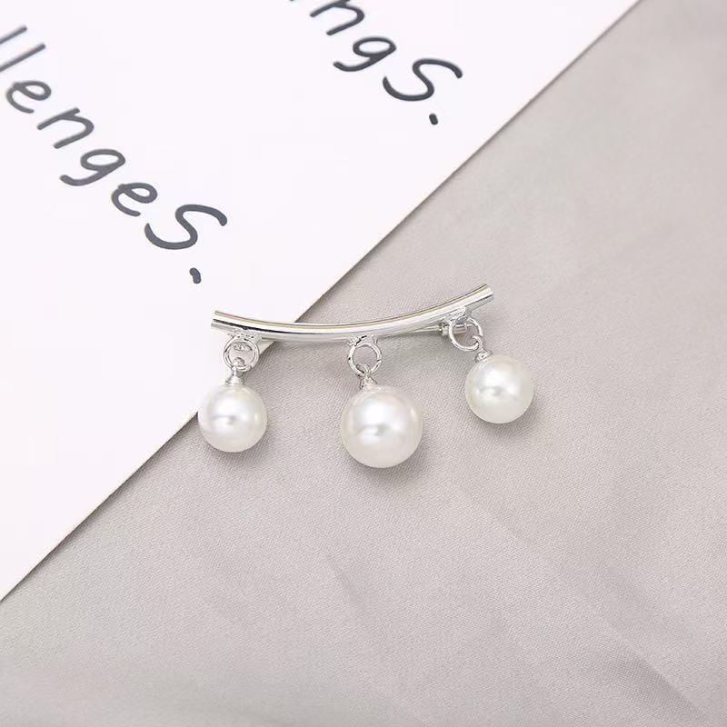Fashion Brooch Pin for Women , Anti - Flash Collar Clip , Simple Metal Pearl Decorative Pin срібний
Fashion Brooch Pin for Women , Anti - Flash Collar Clip , Simple Metal Pearl Decorative Pin срібний