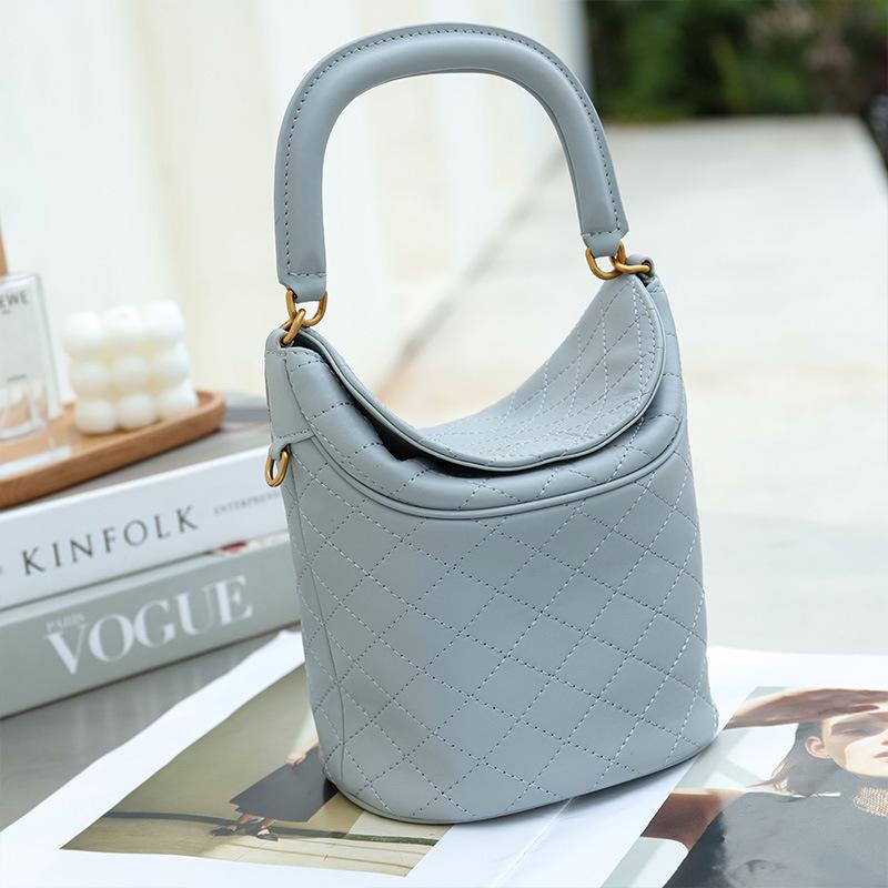 Niche Design Retro Crossbody Bag for Women - Trendy Fashion Bucket Style 16x14x19CM
Niche Design Retro Crossbody Bag for Women - Trendy Fashion Bucket Style 16x14x19CM