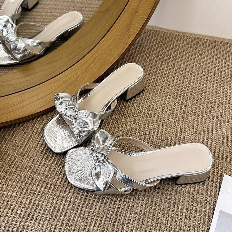 French beautiful thick heel cool slippers female 2025 new summer wear with skirt fairy style slippers high heel sandals 35 серебряный
French beautiful thick heel cool slippers female 2025 new summer wear with skirt fairy style slippers high heel sandals 35 серебряный
