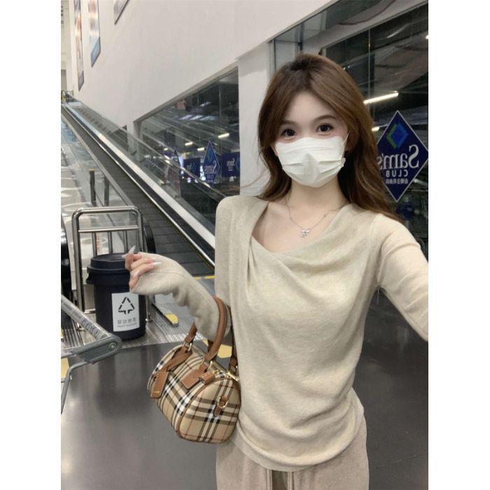 2025 Autumn/Winter Cowl Neck Pleated Asymmetric Long Sleeve Korean Top One Size
2025 Autumn/Winter Cowl Neck Pleated Asymmetric Long Sleeve Korean Top One Size