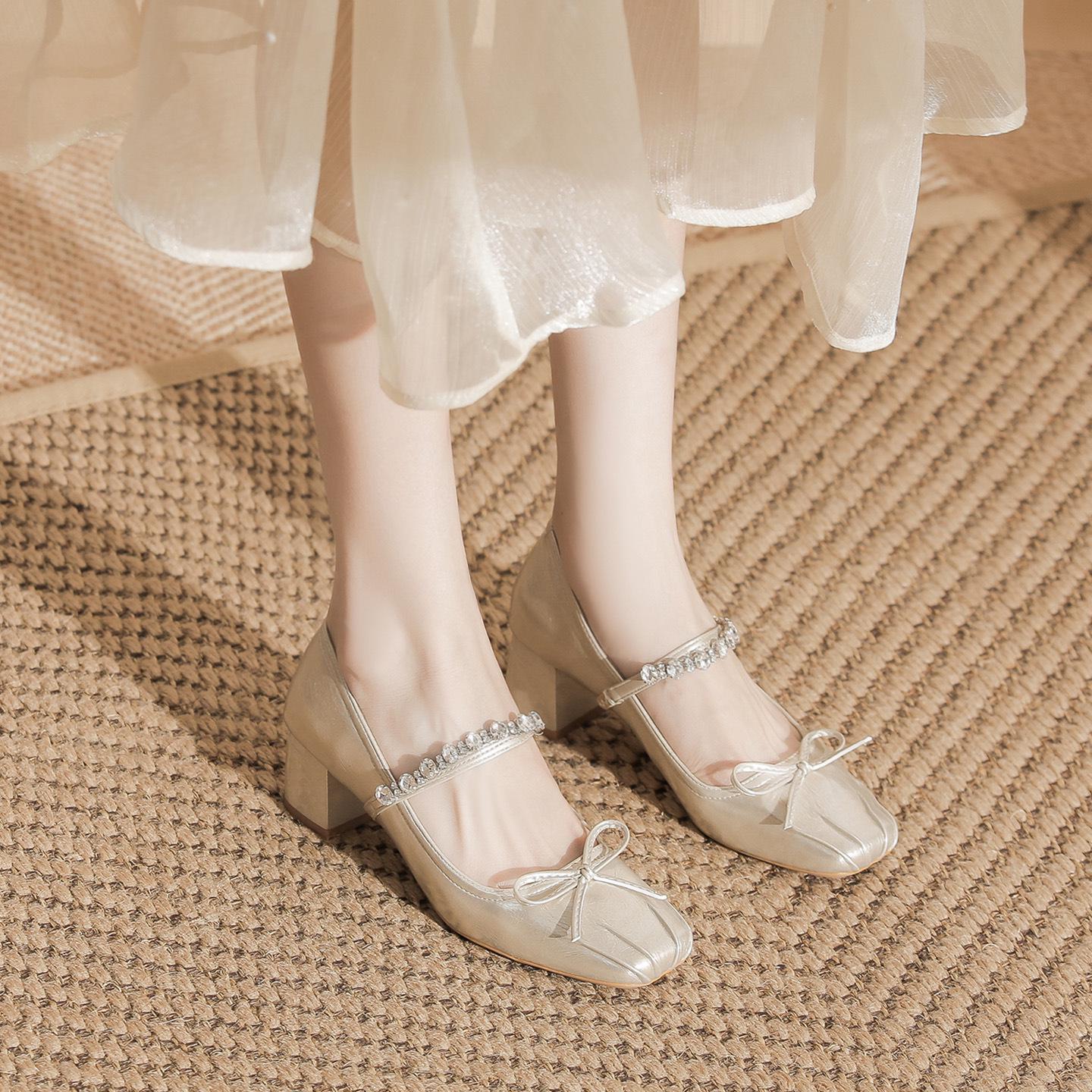 Ретро Туфли Мэри Джейн на массивном каблуке со стразами - Женские Весенне-Осенние с бантом, квадратным носком, в балетном стиле Size 37
Ретро Туфли Мэри Джейн на массивном каблуке со стразами - Женские Весенне-Осенние с бантом, квадратным носком, в балетном стиле Size 37