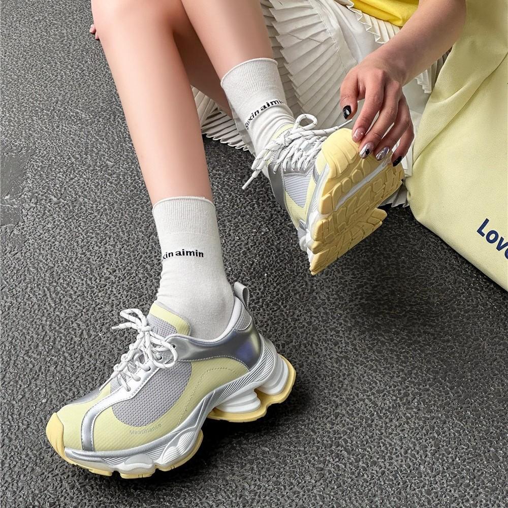Air cushion dad shoes spring and summer mesh breathable new futuristic y3k airbag outsole sports and leisure shoes women 35 чорний
Air cushion dad shoes spring and summer mesh breathable new futuristic y3k airbag outsole sports and leisure shoes women 35 чорний