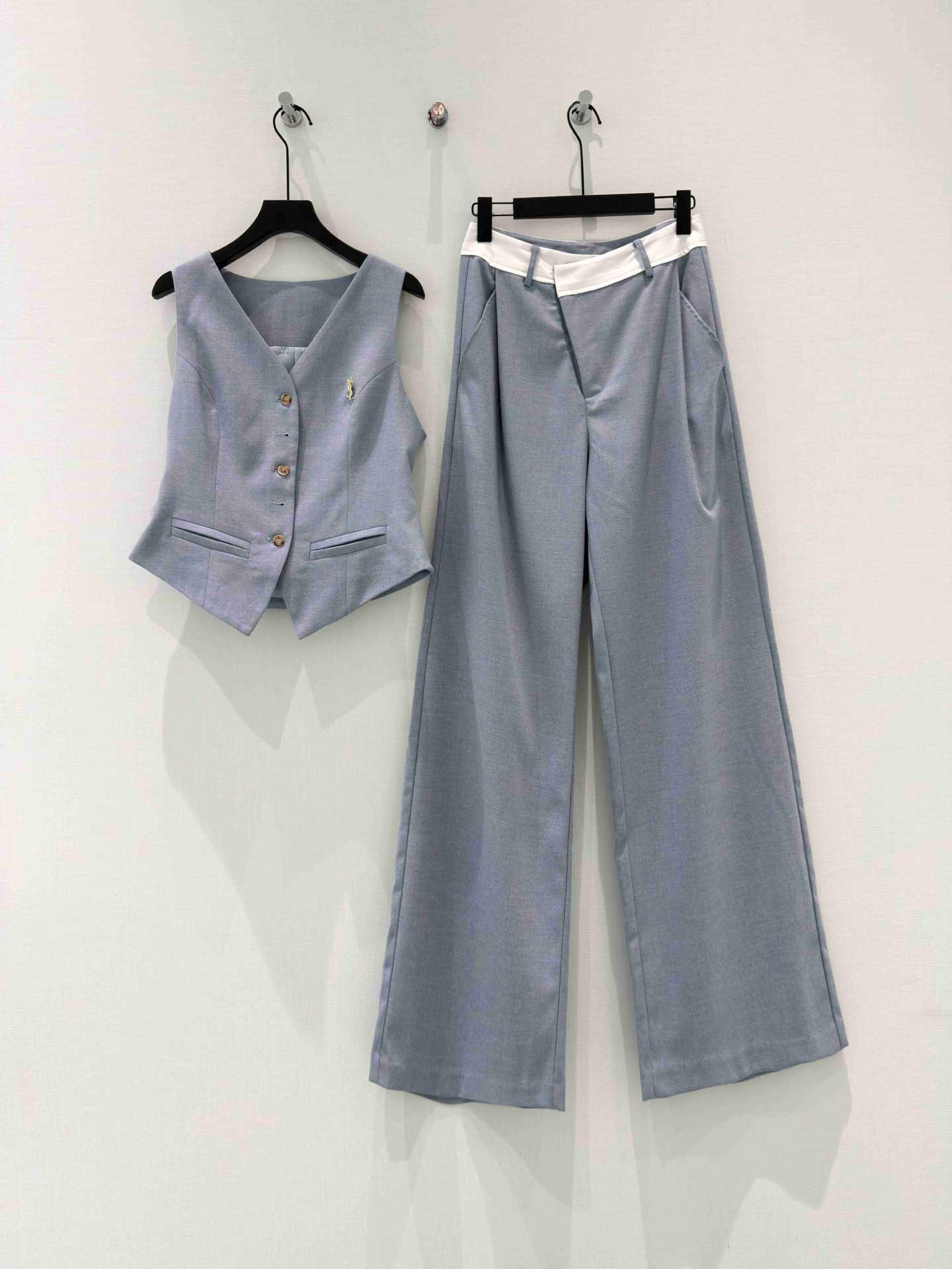 Chic Women s Two-Piece Set: Stylish Vest and High-Waisted Wide-Leg Pants for Spring Work Commute Small синий
Chic Women s Two-Piece Set: Stylish Vest and High-Waisted Wide-Leg Pants for Spring Work Commute Small синий