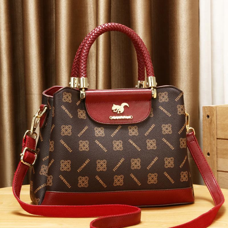 Autumn and winter women s bag 2025 new fashionable large-capacity portable messenger middle-aged mother bag червоний
Autumn and winter women s bag 2025 new fashionable large-capacity portable messenger middle-aged mother bag червоний