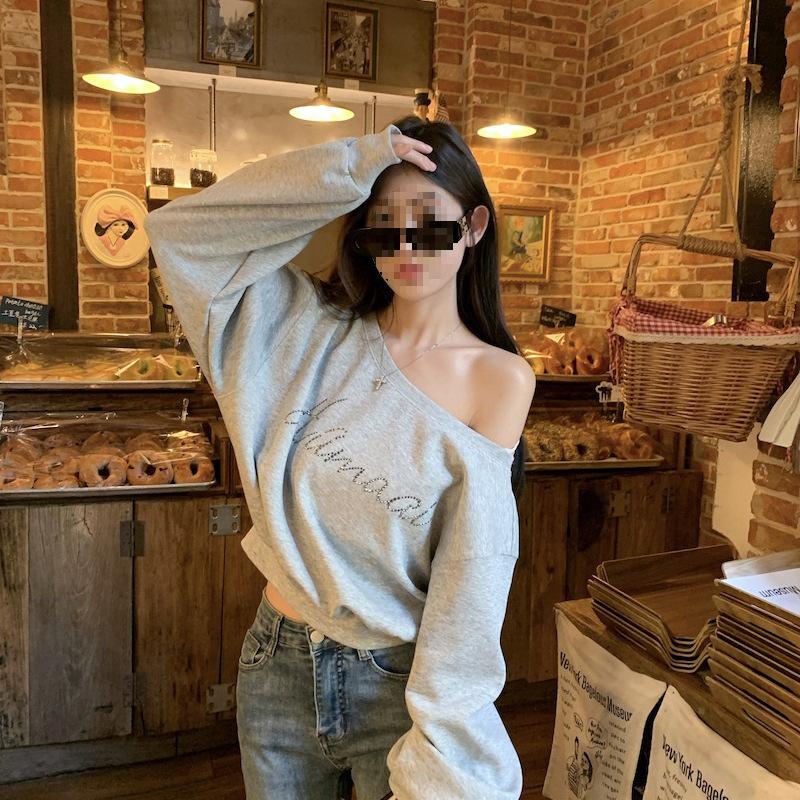 Women s Off-Shoulder Slimming Long Sleeve Sweatshirt - Early Autumn Versatile Design with Hot Drilling Detail Extra Large
Women s Off-Shoulder Slimming Long Sleeve Sweatshirt - Early Autumn Versatile Design with Hot Drilling Detail Extra Large