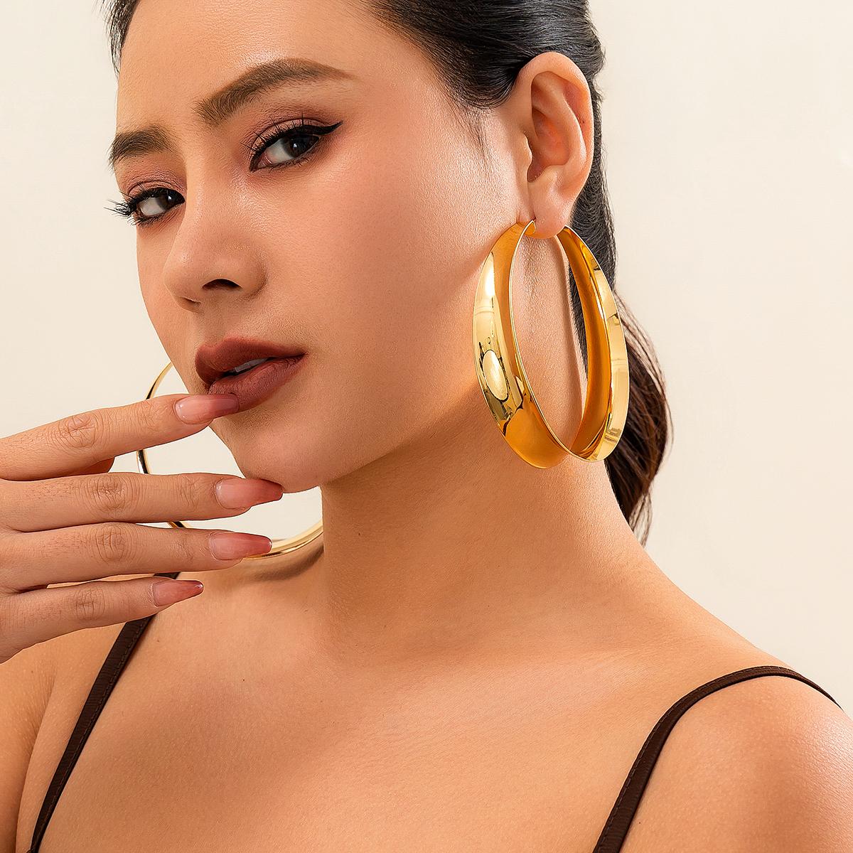 Exaggerated Big Hollow Out Round Hoop Earrings for Women Fashion Circle Shape Ear Rings Ladies Jewelry Gifts Festival
Exaggerated Big Hollow Out Round Hoop Earrings for Women Fashion Circle Shape Ear Rings Ladies Jewelry Gifts Festival