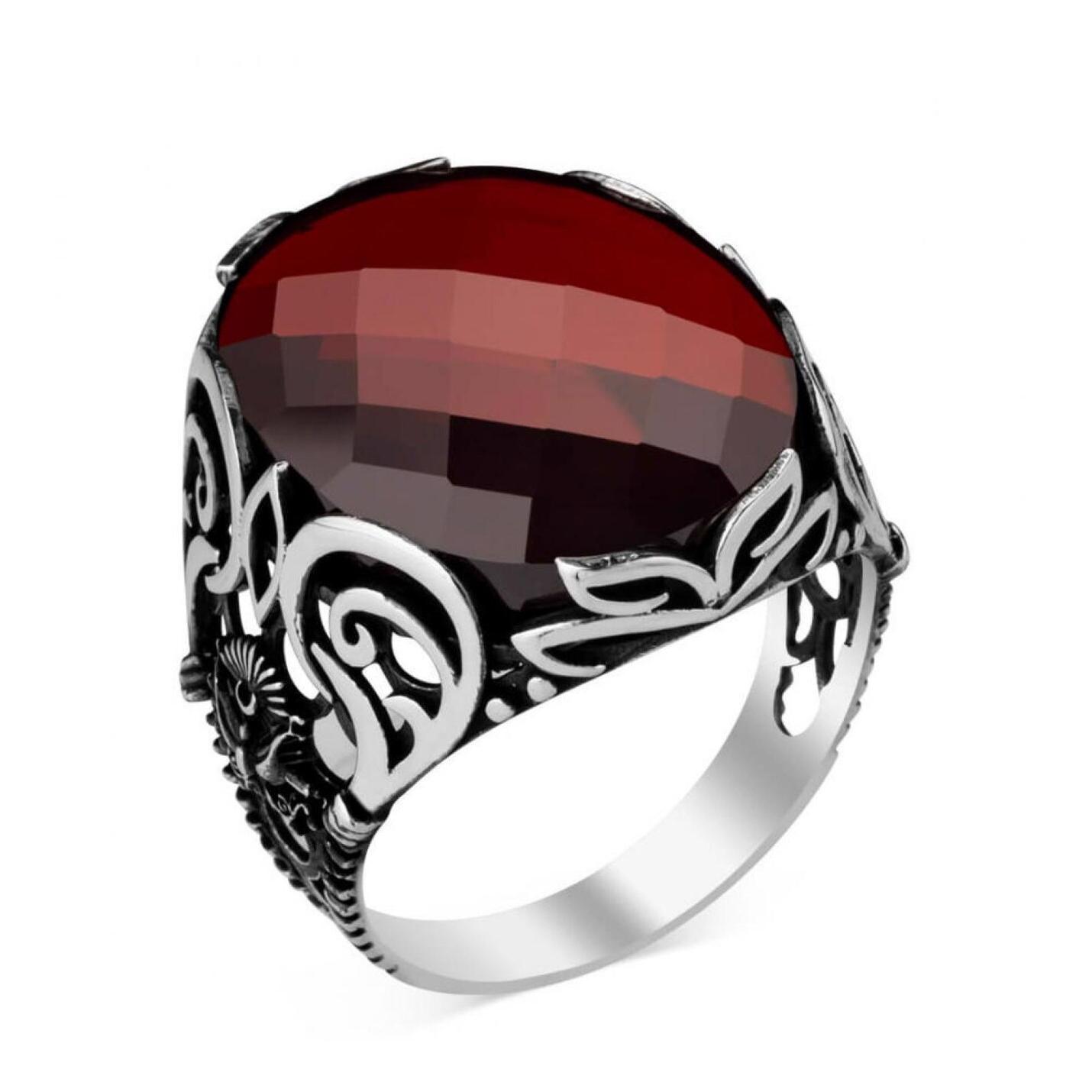 Мужское кольцо с граненым красным цирконием и узором в виде османской руки
Мужское кольцо с граненым красным цирконием и узором в виде османской руки