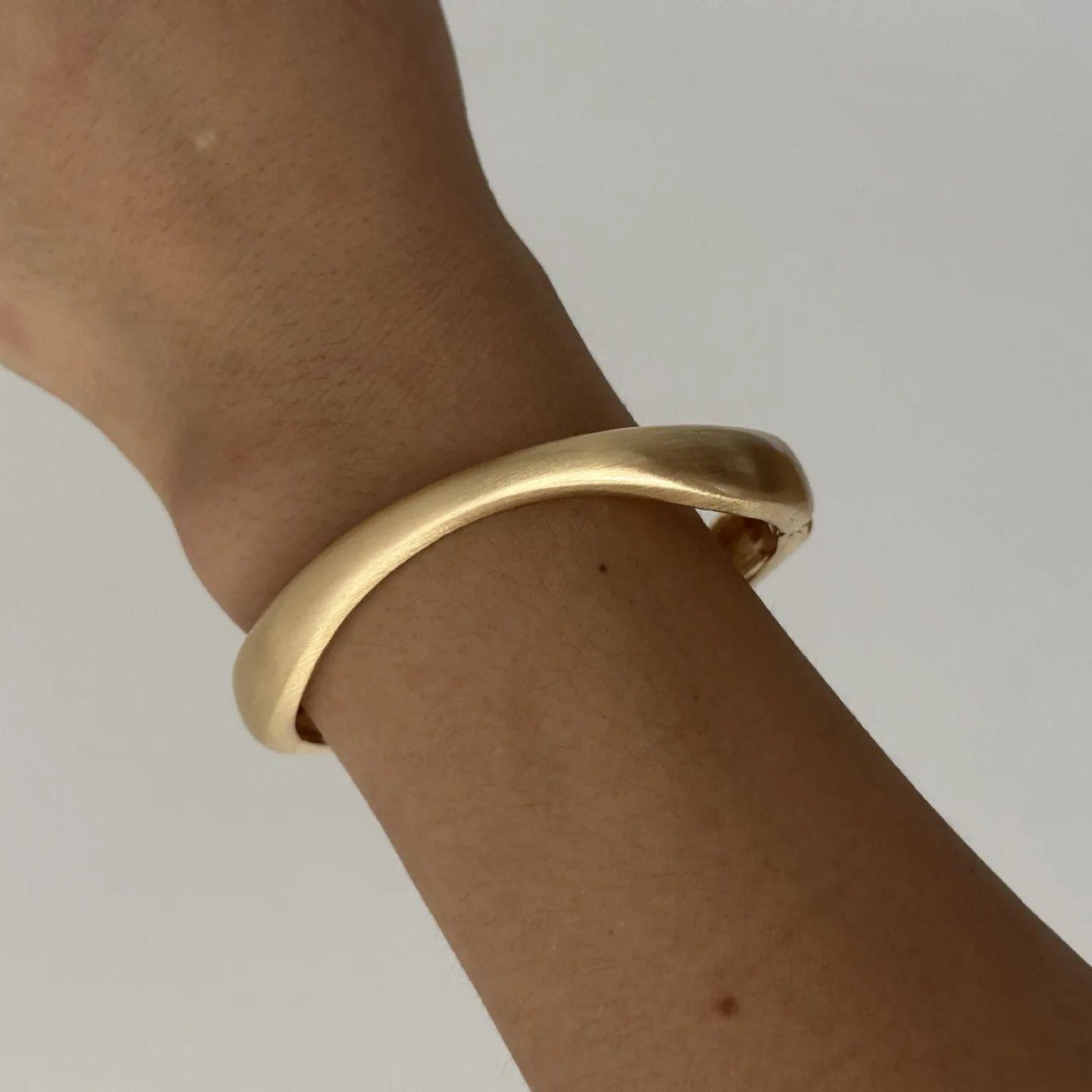 DIEZI Exaggerated Matte Gold Color Metal Cuff Bangles for Women Men Gift 3 Style Hip Hop Punk Geometric Bracelet Party Jewelry
DIEZI Exaggerated Matte Gold Color Metal Cuff Bangles for Women Men Gift 3 Style Hip Hop Punk Geometric Bracelet Party Jewelry