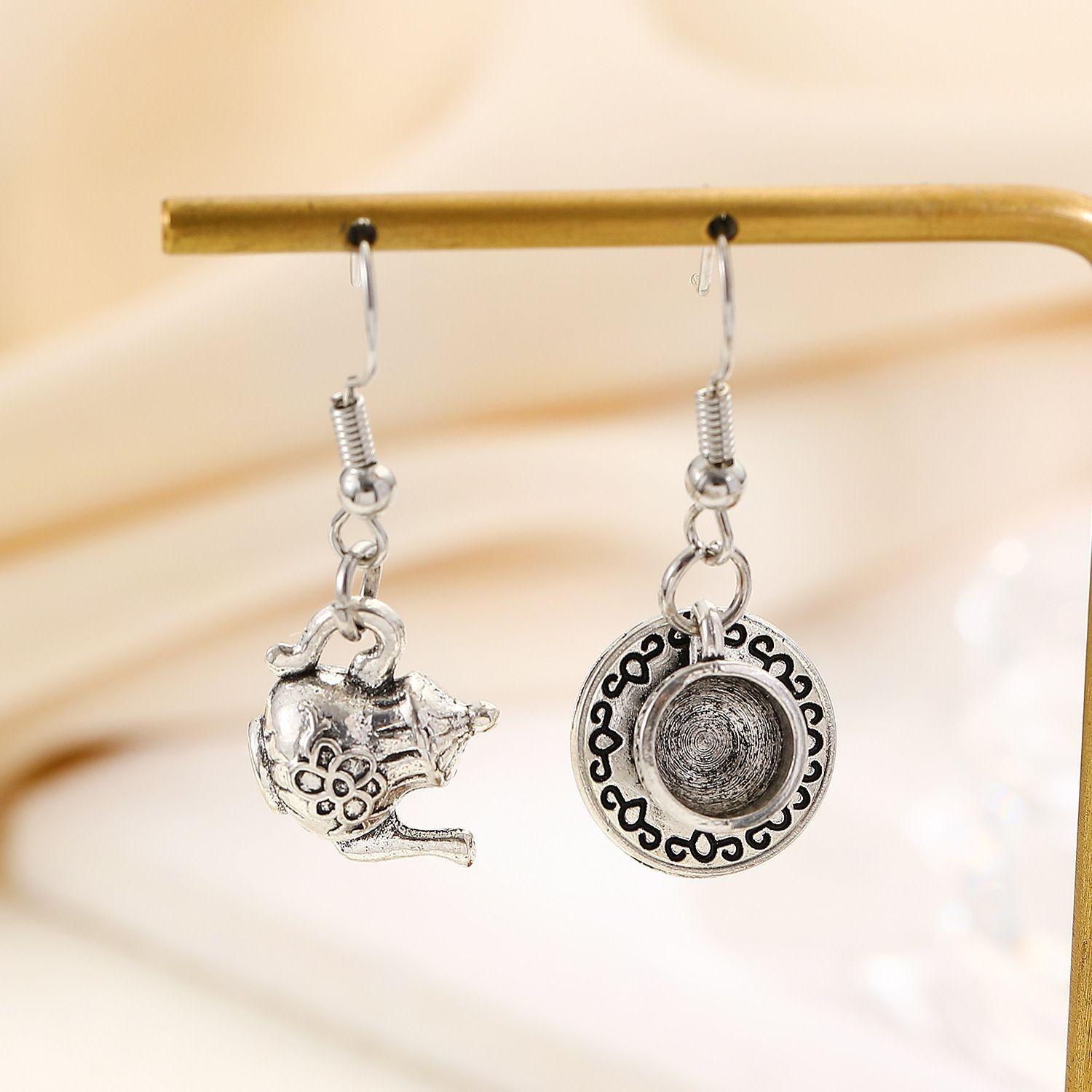 New simple mini teapot teacup earrings creative retro earrings tea party accessories
New simple mini teapot teacup earrings creative retro earrings tea party accessories