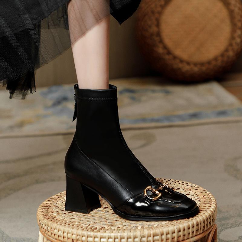 New wind Martin boots square head white short boots single boots horse buckle high heels thick heel 39
New wind Martin boots square head white short boots single boots horse buckle high heels thick heel 39
