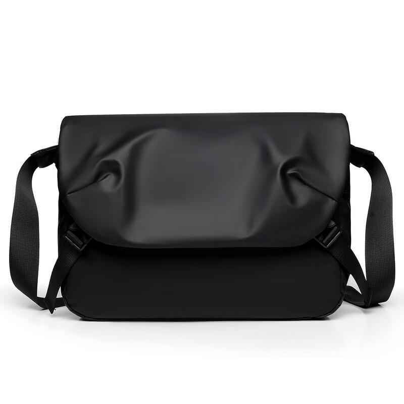OEING Men s Messenger Bag
OEING Men s Messenger Bag