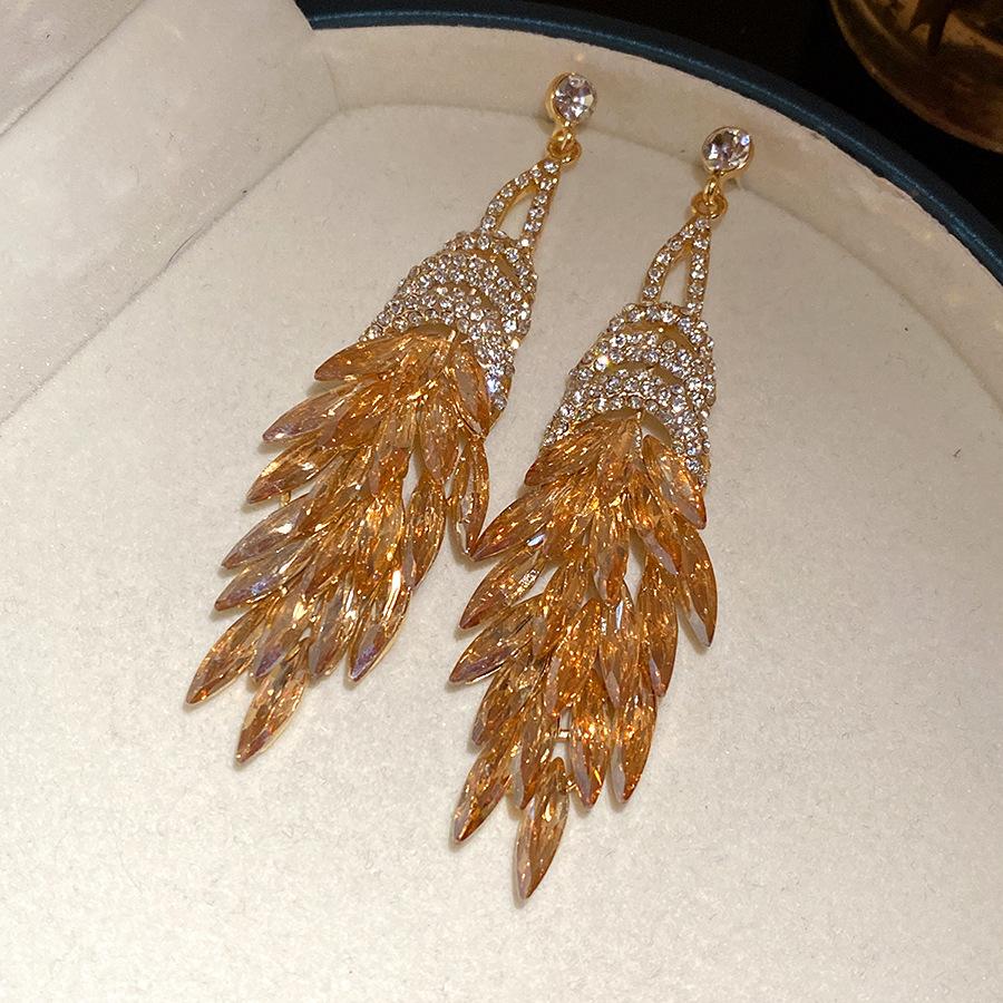 Silver Needle Diamond Feather Fringed Earrings Retro Personality Exquisite Fashion Temperament Earrings Light Luxury Premium Earrings Women
Silver Needle Diamond Feather Fringed Earrings Retro Personality Exquisite Fashion Temperament Earrings Light Luxury Premium Earrings Women