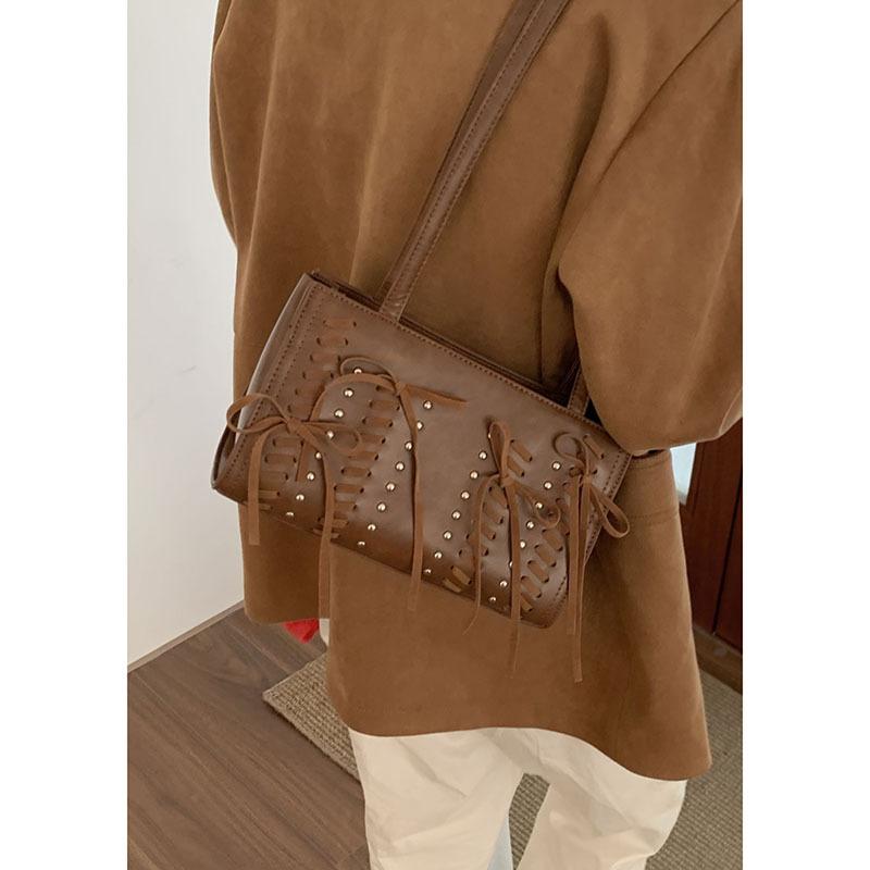 Винтажная текстурная сумка подмышку женская осень-зима 2025 новая простая и универсальная сумка-тоут большой вместимости на плечо для поездок на работу коричневый
Винтажная текстурная сумка подмышку женская осень-зима 2025 новая простая и универсальная сумка-тоут большой вместимости на плечо для поездок на работу коричневый