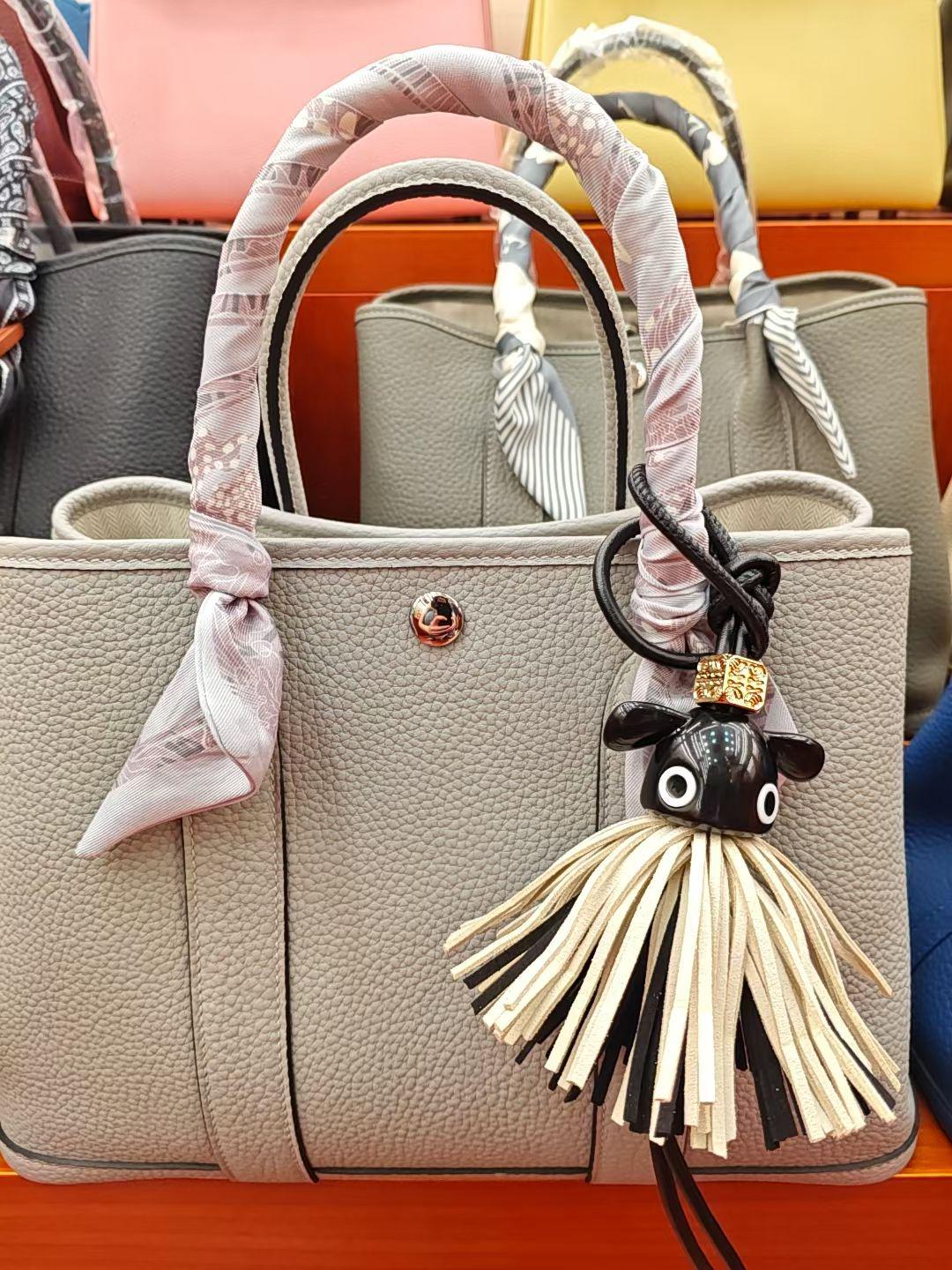 Luo s Little Elf Flower Charm - Perfect for Puzz Bags & Couples
Luo s Little Elf Flower Charm - Perfect for Puzz Bags & Couples