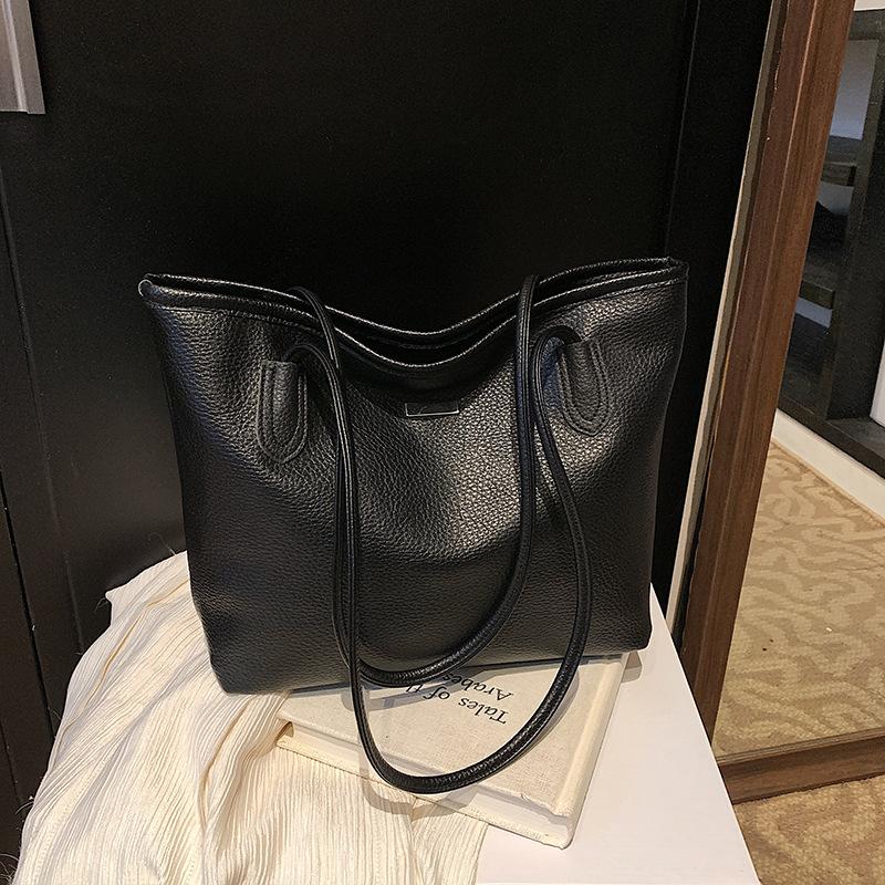 Versatile trend casual simple new shoulder bag women s large capacity Korean version ins premium texture tote bag чёрный
Versatile trend casual simple new shoulder bag women s large capacity Korean version ins premium texture tote bag чёрный