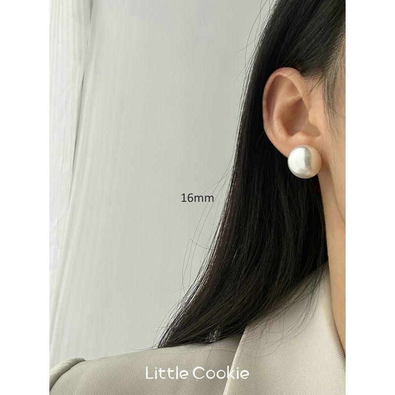 French style Retro Flat Circle 20mm Oversized Pearl Stud Earrings Women Light Luxury High-Grade Sense Earrings Women Niche Design Sense Earrings 16mm oblate large pearl stud earrings
French style Retro Flat Circle 20mm Oversized Pearl Stud Earrings Women Light Luxury High-Grade Sense Earrings Women Niche Design Sense Earrings 16mm oblate large pearl stud earrings