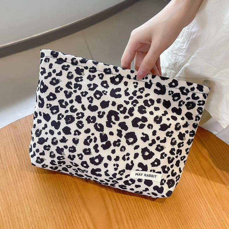Corduroy Fashion Leopard Print Cosmetic Bag for Womne Girl Portable Large Capacity Travel Toiletries Makeup Storage Bag Pouch
Corduroy Fashion Leopard Print Cosmetic Bag for Womne Girl Portable Large Capacity Travel Toiletries Makeup Storage Bag Pouch