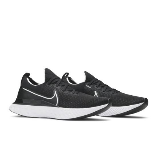 Nike React Infinity Run Black CD4371-002 чорний/білий
Nike React Infinity Run Black CD4371-002 чорний/білий