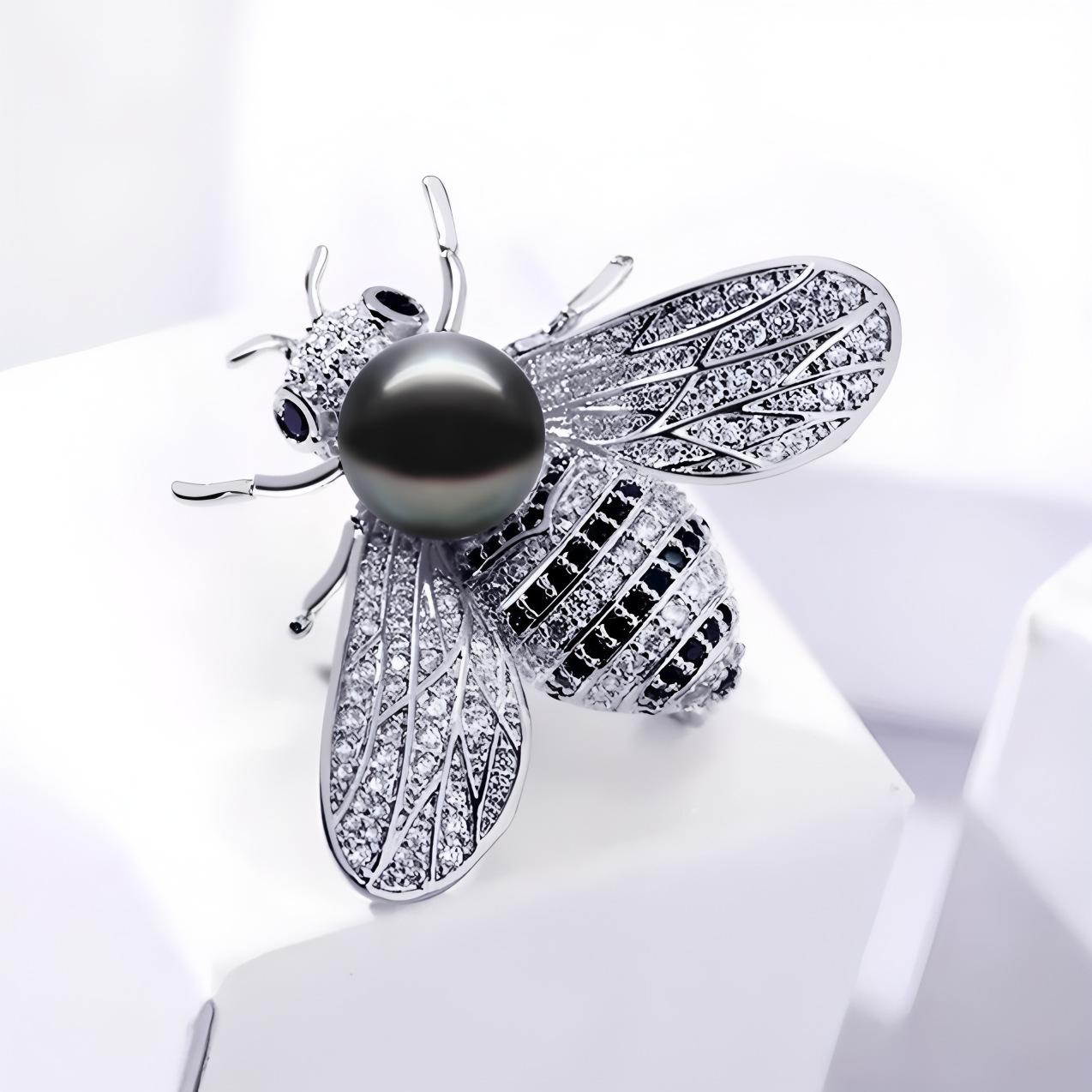 Винтажная брошь-пчела с жемчугом, Высококлассный женский шарм, Брошь-насекомое с полным бриллиантовым дизайном, Нишевая брошь серебряный/серый
Винтажная брошь-пчела с жемчугом, Высококлассный женский шарм, Брошь-насекомое с полным бриллиантовым дизайном, Нишевая брошь серебряный/серый