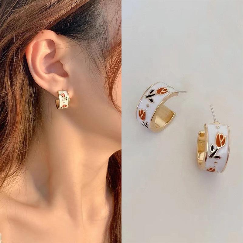 925 Silver C-Shaped Retro Tulip Earrings - Stylish Forest-Inspired Design with Enamel Drops золотой
925 Silver C-Shaped Retro Tulip Earrings - Stylish Forest-Inspired Design with Enamel Drops золотой