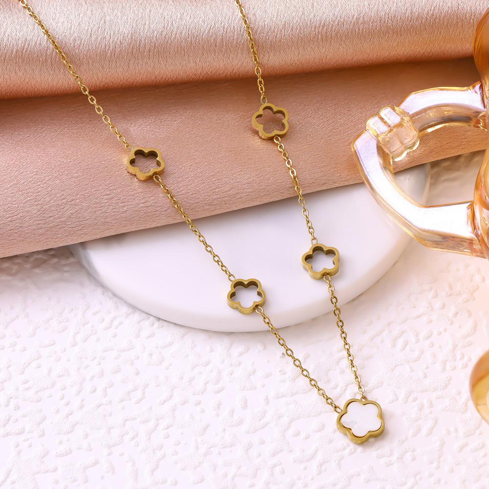 Sweet Petal Flower Titanium Necklace: Trendy Women s Clavicle Chain
Sweet Petal Flower Titanium Necklace: Trendy Women s Clavicle Chain