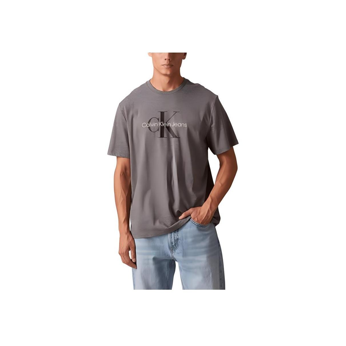 Calvin Klein Осень-зима 24 Коллекция джинсов с логотипом и коротким рукавом Футболка с круглым вырезом Мужские топы Серый 40EM289-P7E L
Calvin Klein Осень-зима 24 Коллекция джинсов с логотипом и коротким рукавом Футболка с круглым вырезом Мужские топы Серый 40EM289-P7E L
