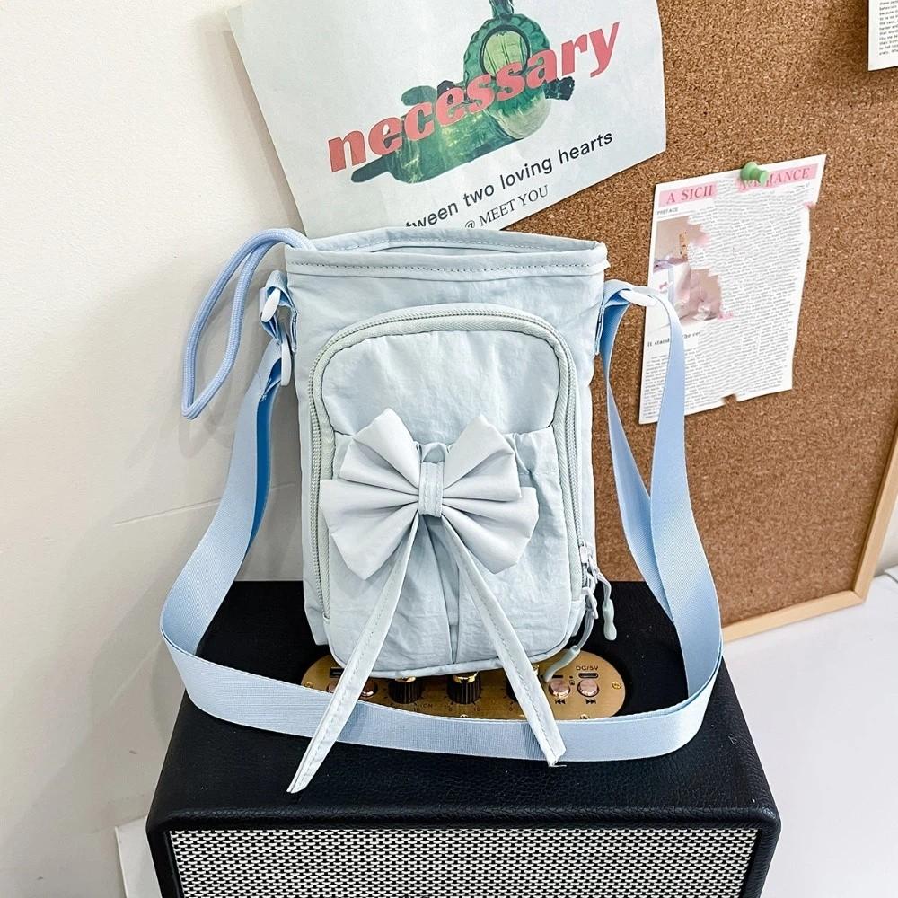 Coin Pouch Bow Drawstring Crossbody Bags Solid Color Mobile Phone Bag Nylon Shoulder Bag Outdoor світло-синій колір
Coin Pouch Bow Drawstring Crossbody Bags Solid Color Mobile Phone Bag Nylon Shoulder Bag Outdoor світло-синій колір