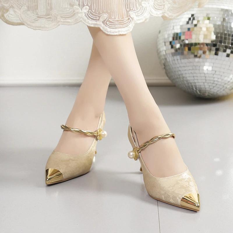 Fashion Women s Sandals SummerNew High Heels Pointed Head Embroidered Thin Belt Bag Head Sandals Casual Fashion Temperament Heel Sandals 39 шампанського
Fashion Women s Sandals SummerNew High Heels Pointed Head Embroidered Thin Belt Bag Head Sandals Casual Fashion Temperament Heel Sandals 39 шампанського