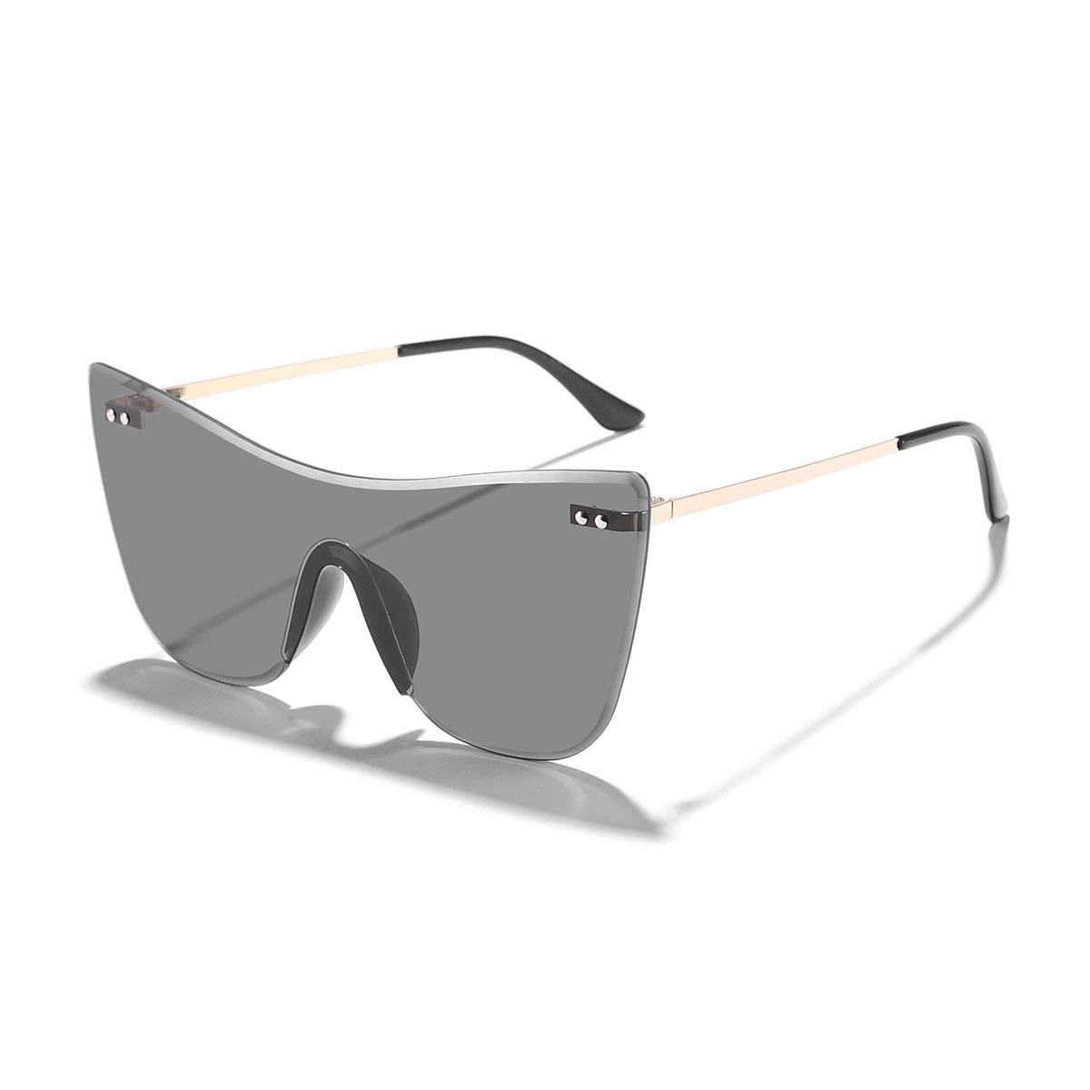 2025 Trending Y2K One-Piece Gradient Sunglasses Metal Frame UV400 Protection Oversized Shades as pictures
2025 Trending Y2K One-Piece Gradient Sunglasses Metal Frame UV400 Protection Oversized Shades as pictures