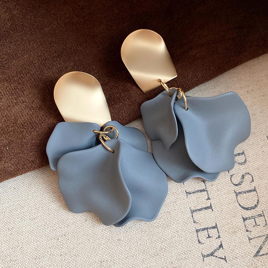 Silver needle acrylic irregular pleated pendant earrings European and American fashion temperament earrings niche high-end earrings women
Silver needle acrylic irregular pleated pendant earrings European and American fashion temperament earrings niche high-end earrings women
