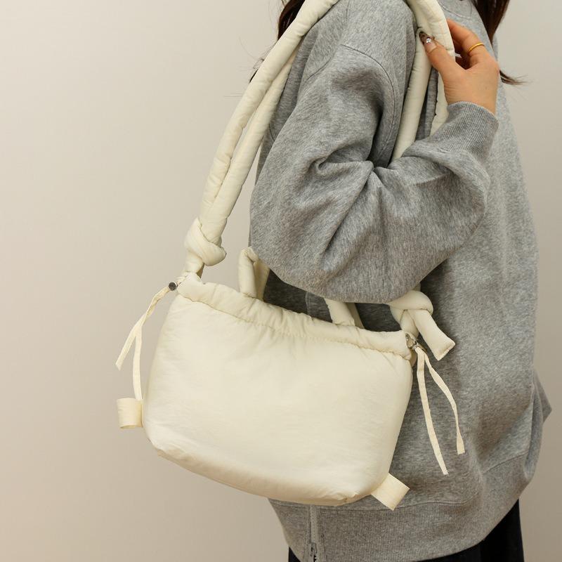 Lightweight and Versatile Single-room Bag, Casual Solid-color Handbag 27*11*18 світло-зелений колір
Lightweight and Versatile Single-room Bag, Casual Solid-color Handbag 27*11*18 світло-зелений колір