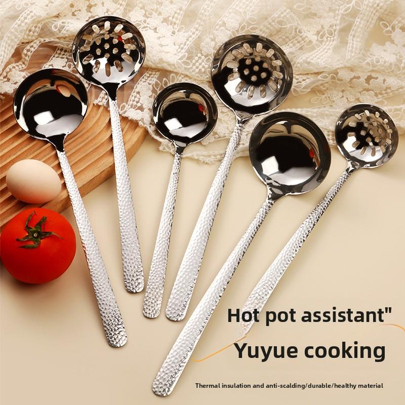 Hammer Grain Thickened Household Kitchen Long Handle One-piece Hotpot Cooking Spoon Small colander
Hammer Grain Thickened Household Kitchen Long Handle One-piece Hotpot Cooking Spoon Small colander