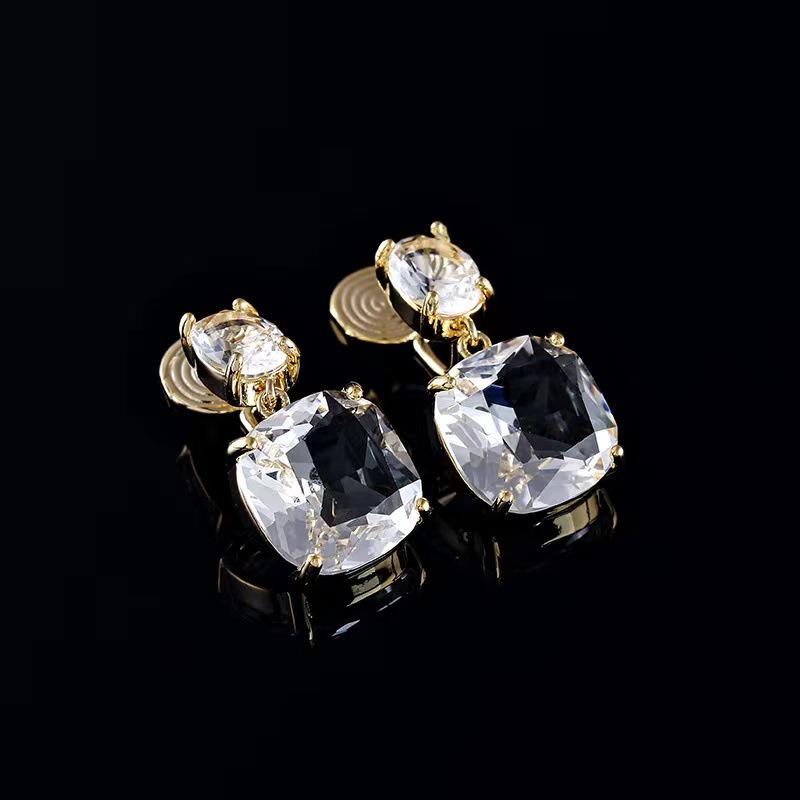 Elegant Crystal Zircon Square Earrings with Integrated Mosquito Coil Holder Silver Needle
Elegant Crystal Zircon Square Earrings with Integrated Mosquito Coil Holder Silver Needle