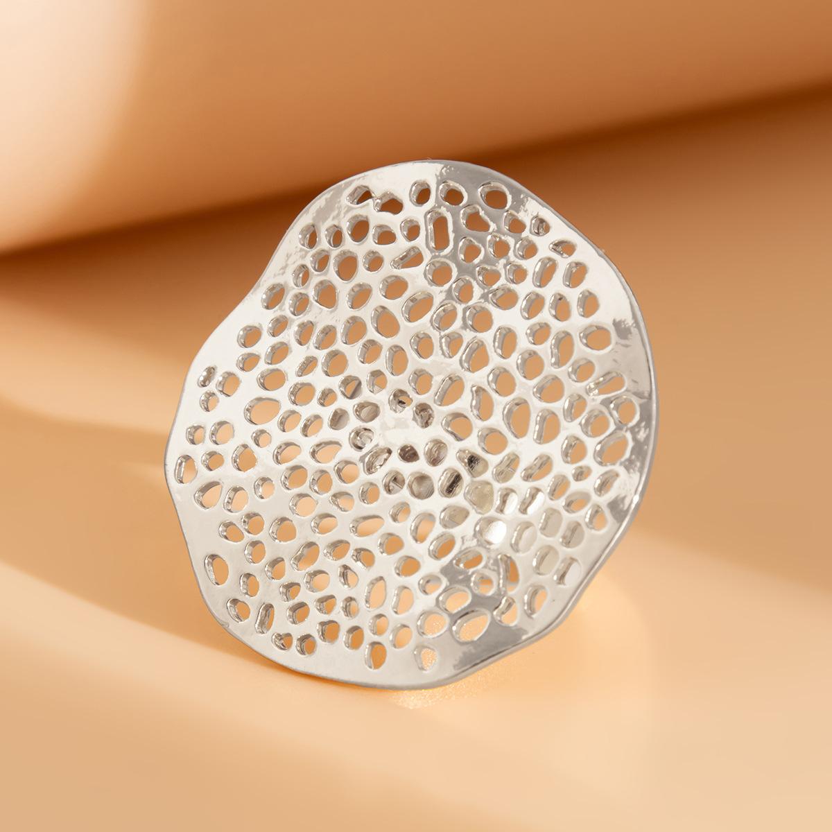 Простий та модний жіночий кільце з квіткою, нішева особистість, що стукає порожнисте кільце холодного вітру
Простий та модний жіночий кільце з квіткою, нішева особистість, що стукає порожнисте кільце холодного вітру