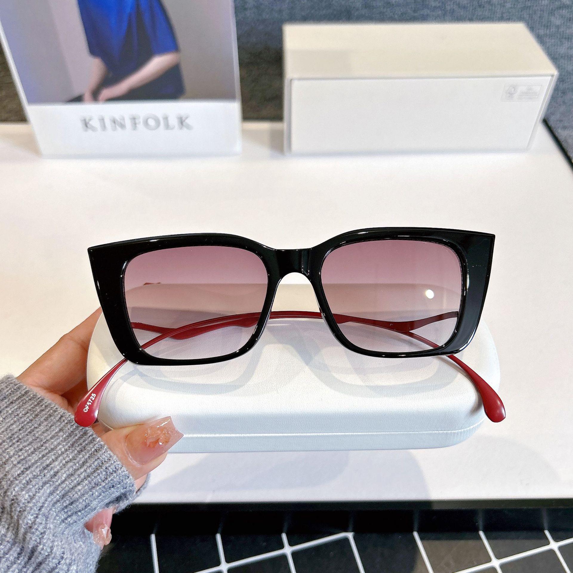 Women s Chic Cat Eye Sunglasses with Curved Temples, UV Protection & High-End Design
Women s Chic Cat Eye Sunglasses with Curved Temples, UV Protection & High-End Design