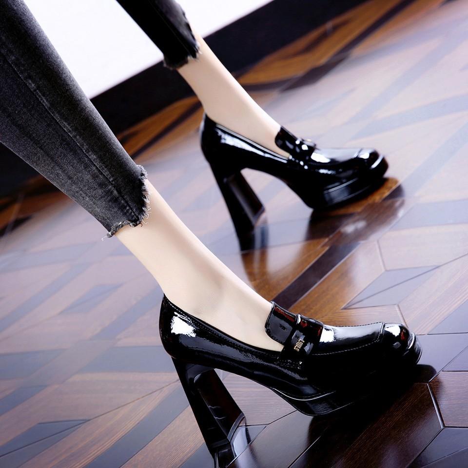 High heels single shoes waterproof platform women s thick heel 2024 summer versatile British style metal buckle square head deep mouth 34 чёрный
High heels single shoes waterproof platform women s thick heel 2024 summer versatile British style metal buckle square head deep mouth 34 чёрный