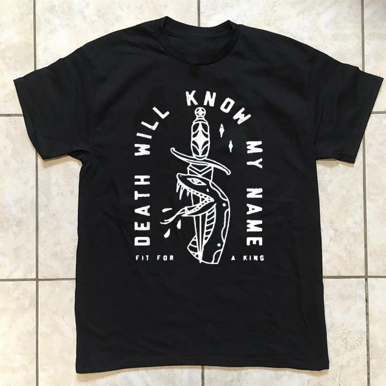 NEW FIT FOR A KING Band Logo Classic T Shirt Black All Size Gift Fans AR1386 Unisex T-Shirt S чёрный
NEW FIT FOR A KING Band Logo Classic T Shirt Black All Size Gift Fans AR1386 Unisex T-Shirt S чёрный