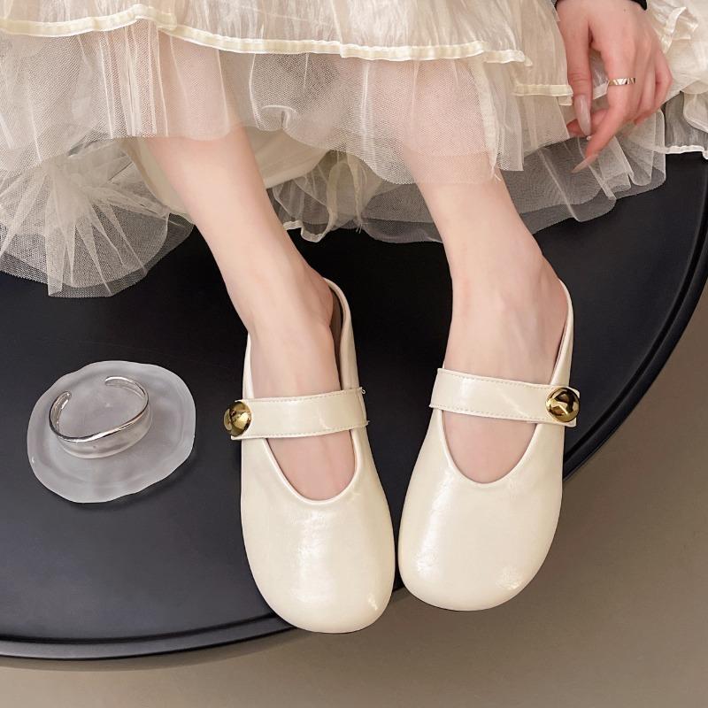 thick-heeled bag head and half slippers for women wearing lazy people with one foot, summer new models with skirts, cool slippers 40
thick-heeled bag head and half slippers for women wearing lazy people with one foot, summer new models with skirts, cool slippers 40