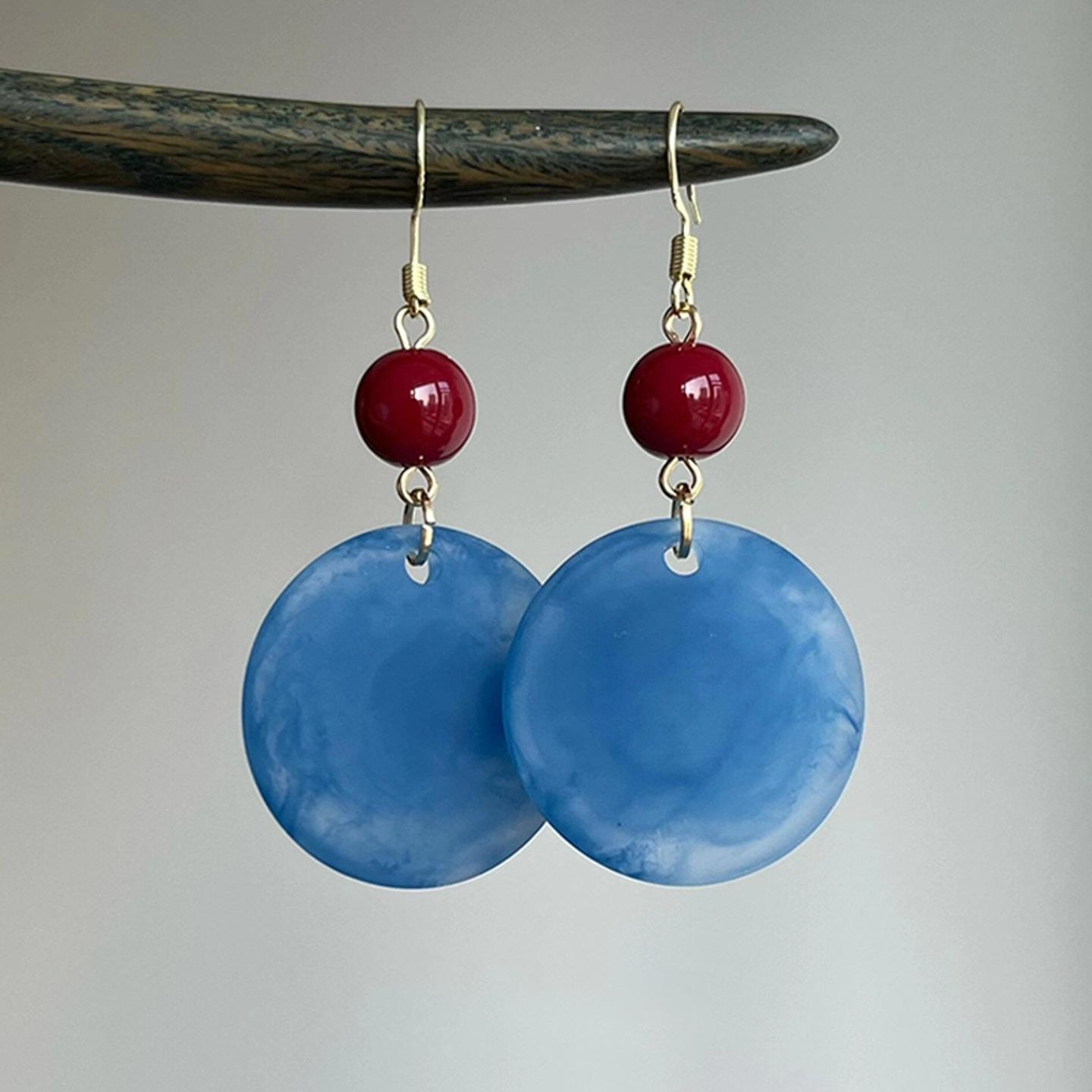 Acrylic matte round ear hook Hong Kong style retro simple fashion temperament earrings niche high-end earrings
Acrylic matte round ear hook Hong Kong style retro simple fashion temperament earrings niche high-end earrings