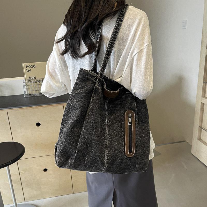 2025 new fashion bag simple casual simple bag wind large capacity denim tote bag shoulder bag темно-синього кольору
2025 new fashion bag simple casual simple bag wind large capacity denim tote bag shoulder bag темно-синього кольору