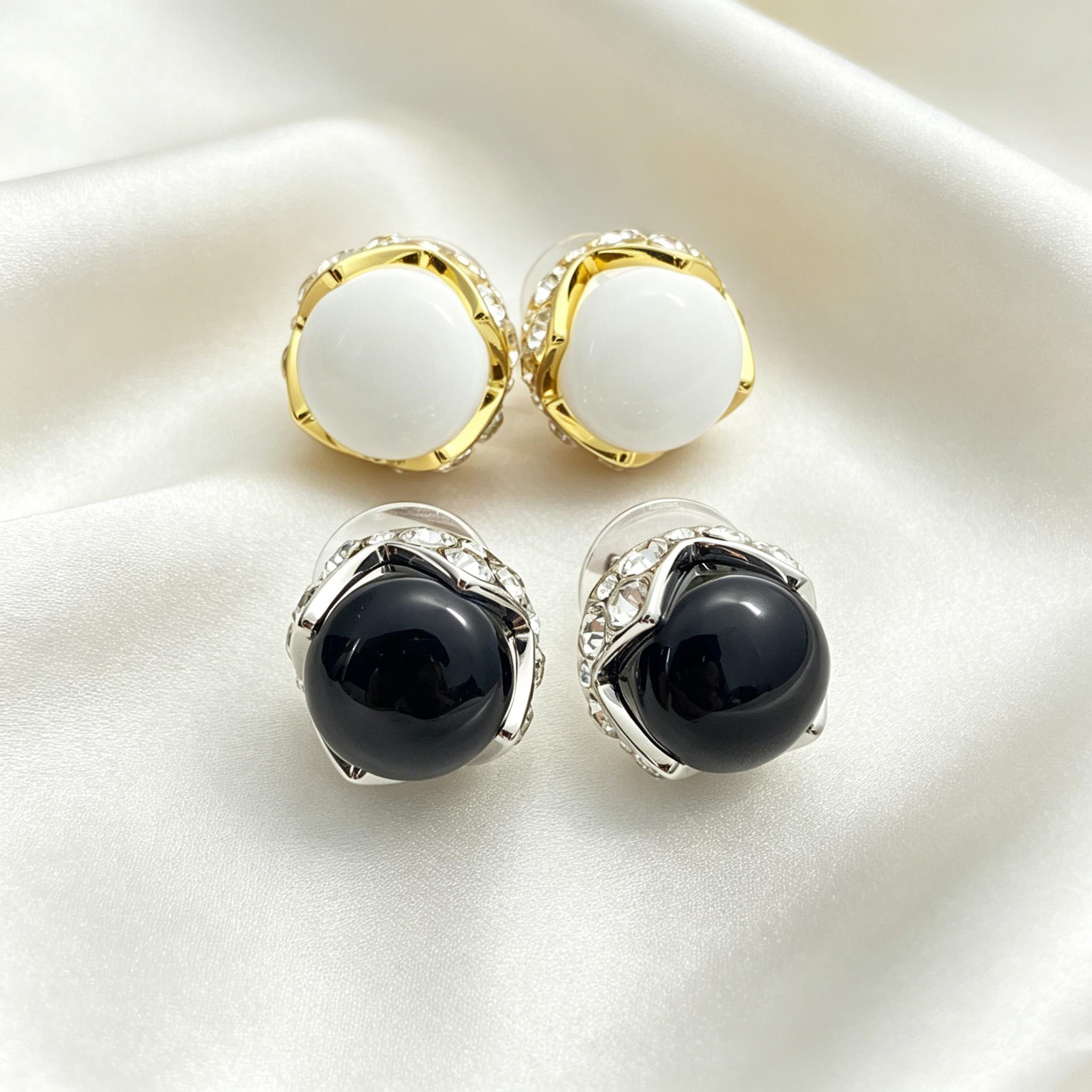 Two-color Enamel Pearl Zircon Stud Earrings Are Not Allergic, Exquisite Gifts, Affordable Luxury Goods jewelry білий
Two-color Enamel Pearl Zircon Stud Earrings Are Not Allergic, Exquisite Gifts, Affordable Luxury Goods jewelry білий