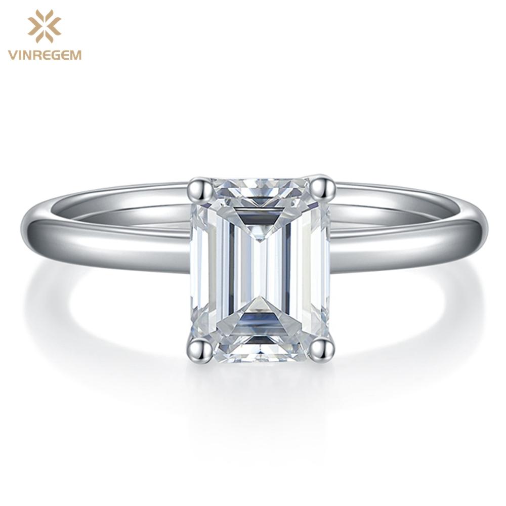Vinregem Classic 100% 925 Sterling Silver 3EX VVS1 D Color Emerald cut 2CT 6*8 MM Real Moissanite Diamonds Ring for Women Jewelry Engagement Gifts
Vinregem Classic 100% 925 Sterling Silver 3EX VVS1 D Color Emerald cut 2CT 6*8 MM Real Moissanite Diamonds Ring for Women Jewelry Engagement Gifts