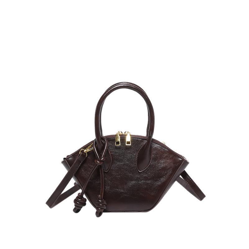 Fashion woman simple retro work small bag autumn new exquisite portable messenger vegetable basket bucket bag темно-коричневого кольору
Fashion woman simple retro work small bag autumn new exquisite portable messenger vegetable basket bucket bag темно-коричневого кольору
